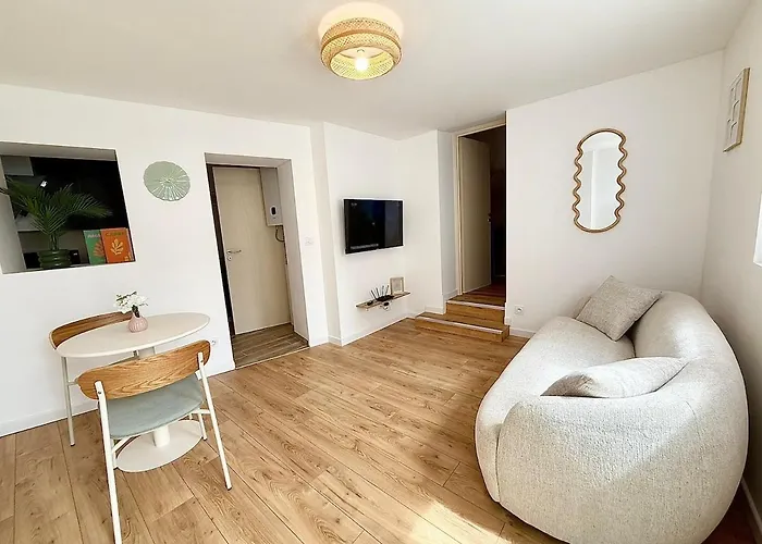 Le Cocoon, 5 Min Du Port Apartment *